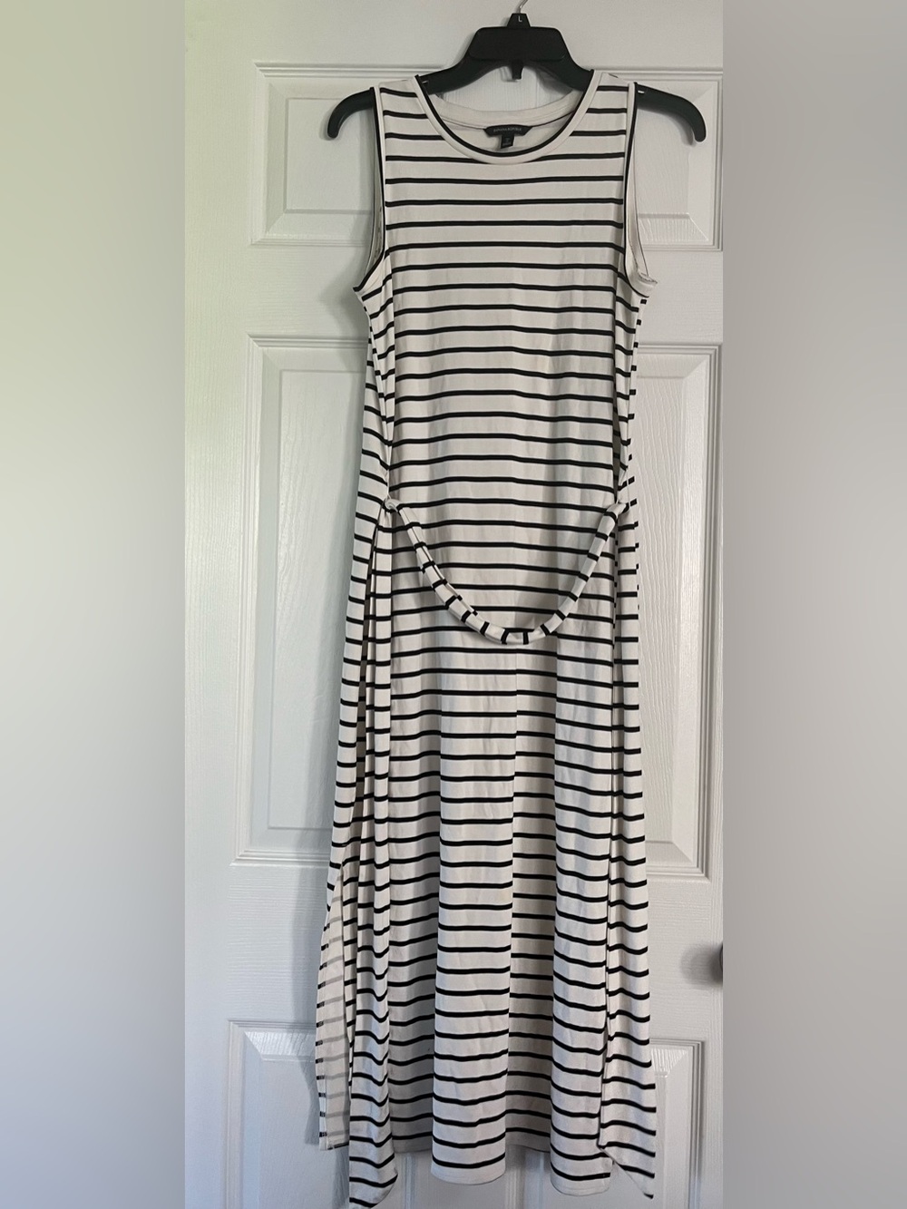 Banana Republic Dras Black and White Striped Sleeveless size small